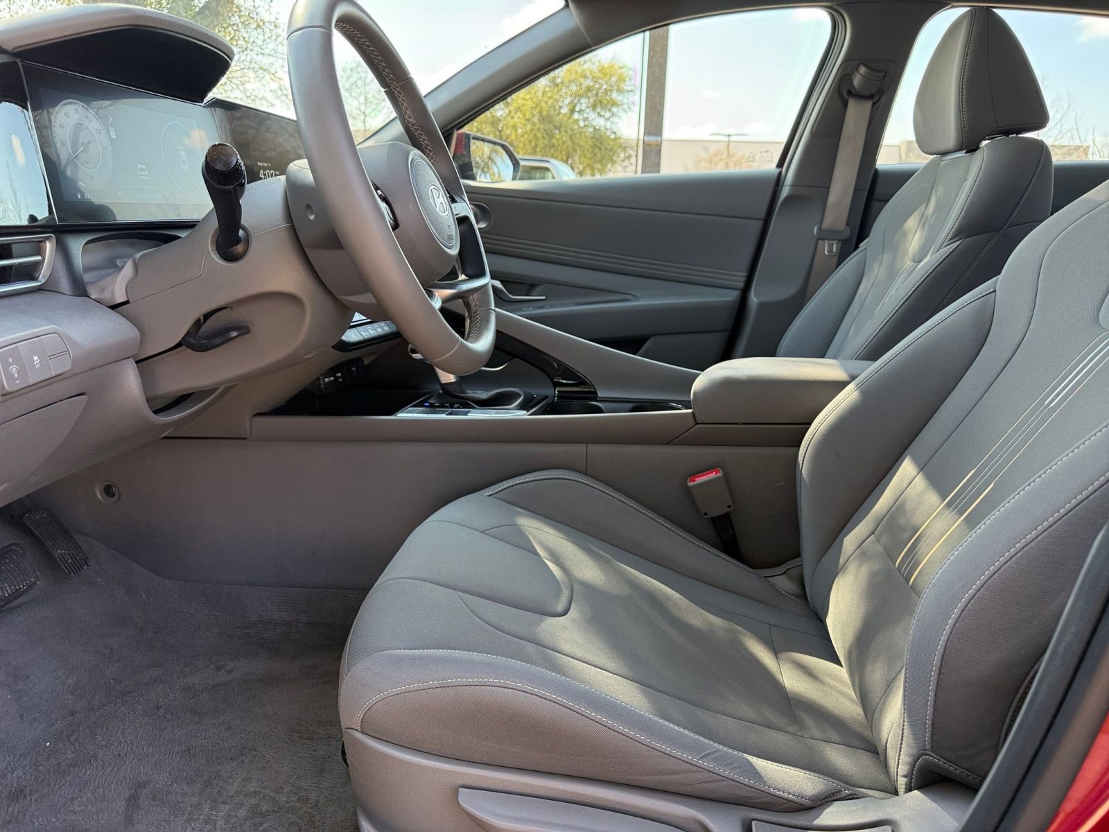 Used 2025 Hyundai Elantra SEL image 28