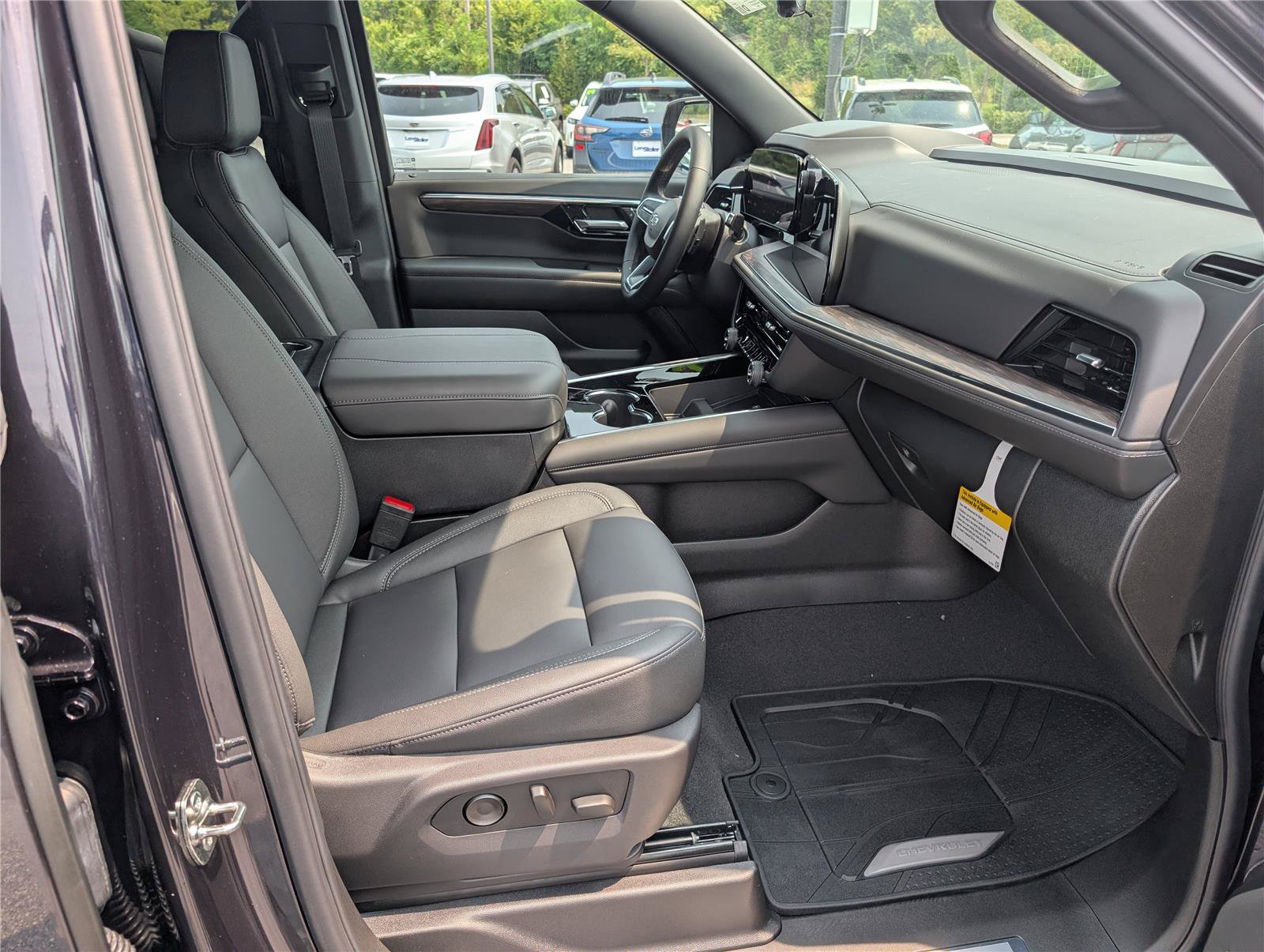 New 2026 Chevrolet Suburban Z71 w/ Z71 Off-Road Package AWD/4WD image 7