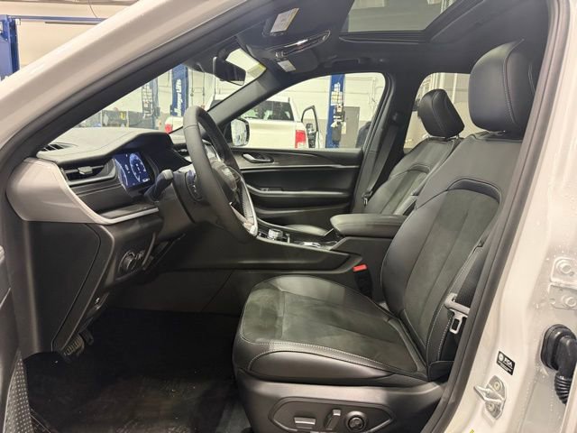 New 2026 Jeep Grand Cherokee Laredo image 7