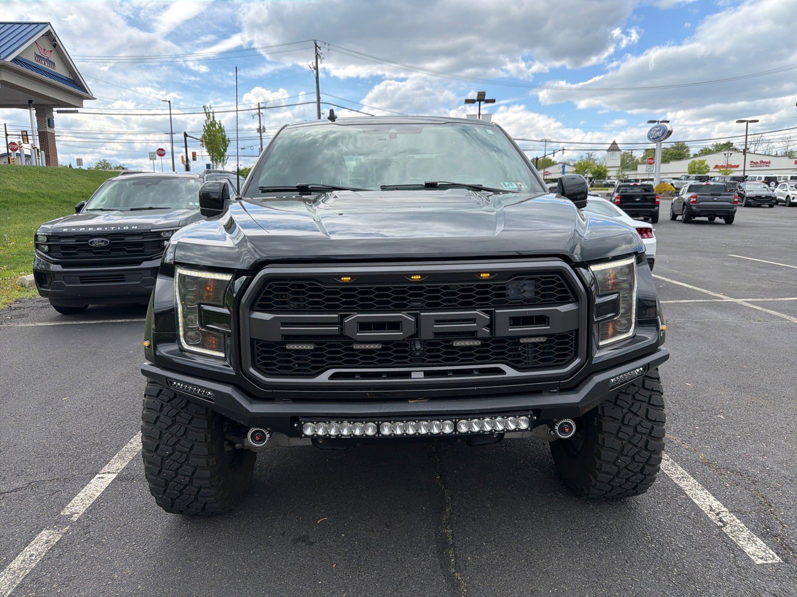 Used 2019 Ford F150 Raptor w/ Equipment Group 802A Luxury AWD/4WD image 2