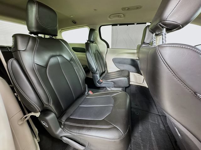 Used 2024 Chrysler Pacifica Touring-L FWD image 27