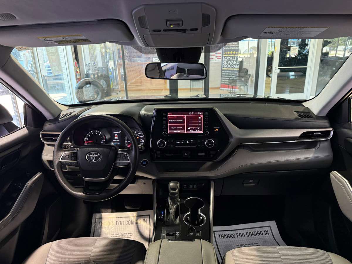 Used 2022 Toyota Highlander L FWD image 25