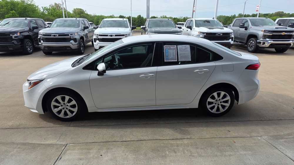 Used 2024 Toyota Corolla LE FWD image 2
