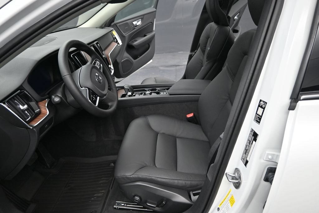 New 2026 Volvo V60 B5 Cross Country Plus w/ Protection Package Premier AWD/4WD image 10