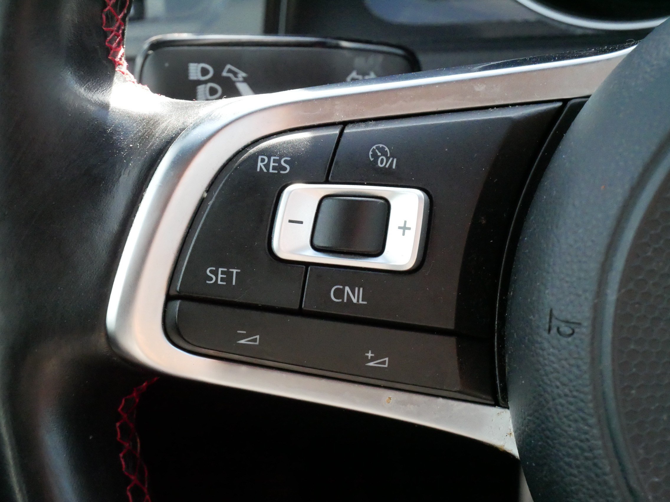 Used 2017 Volkswagen GTI SE FWD image 25
