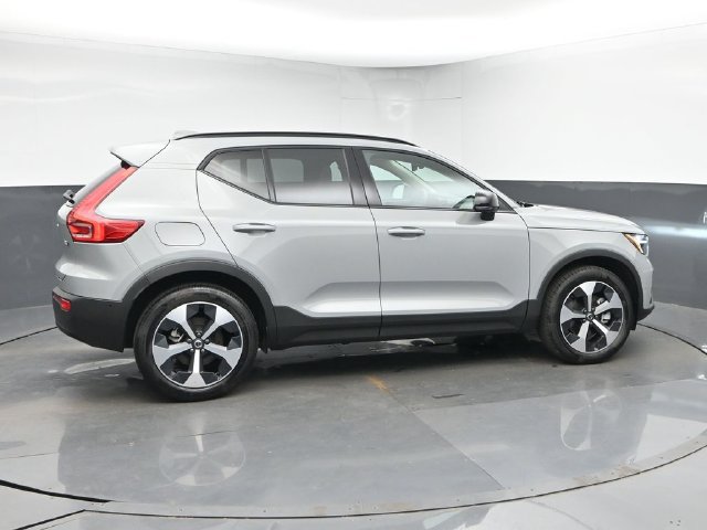 Used 2026 Volvo XC40 B5 Plus AWD/4WD image 9
