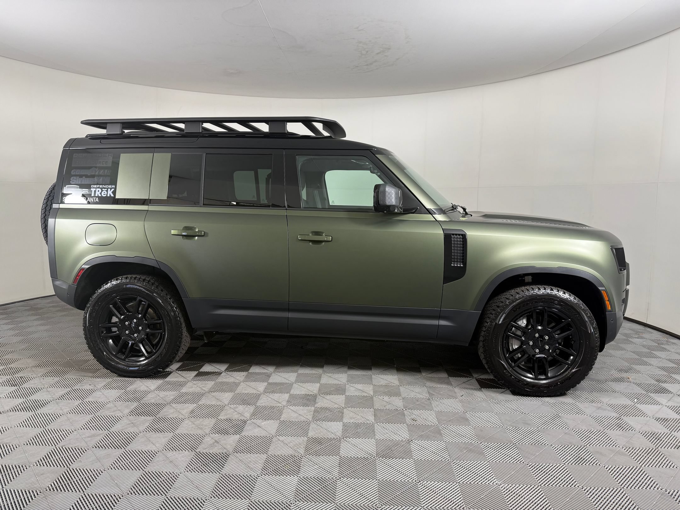 New 2026 Land Rover Defender 110 X-Dynamic SE AWD/4WD image 8