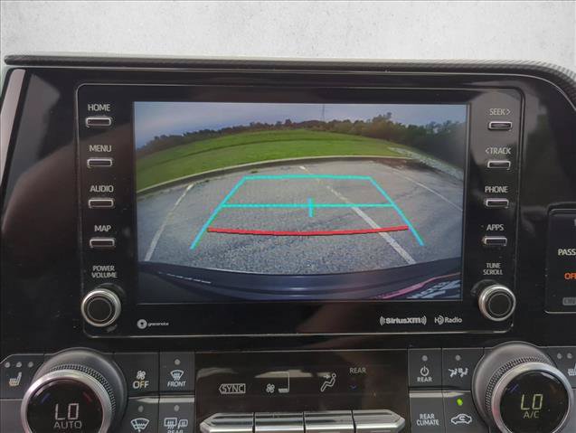 Used 2021 Toyota Highlander XSE FWD image 13