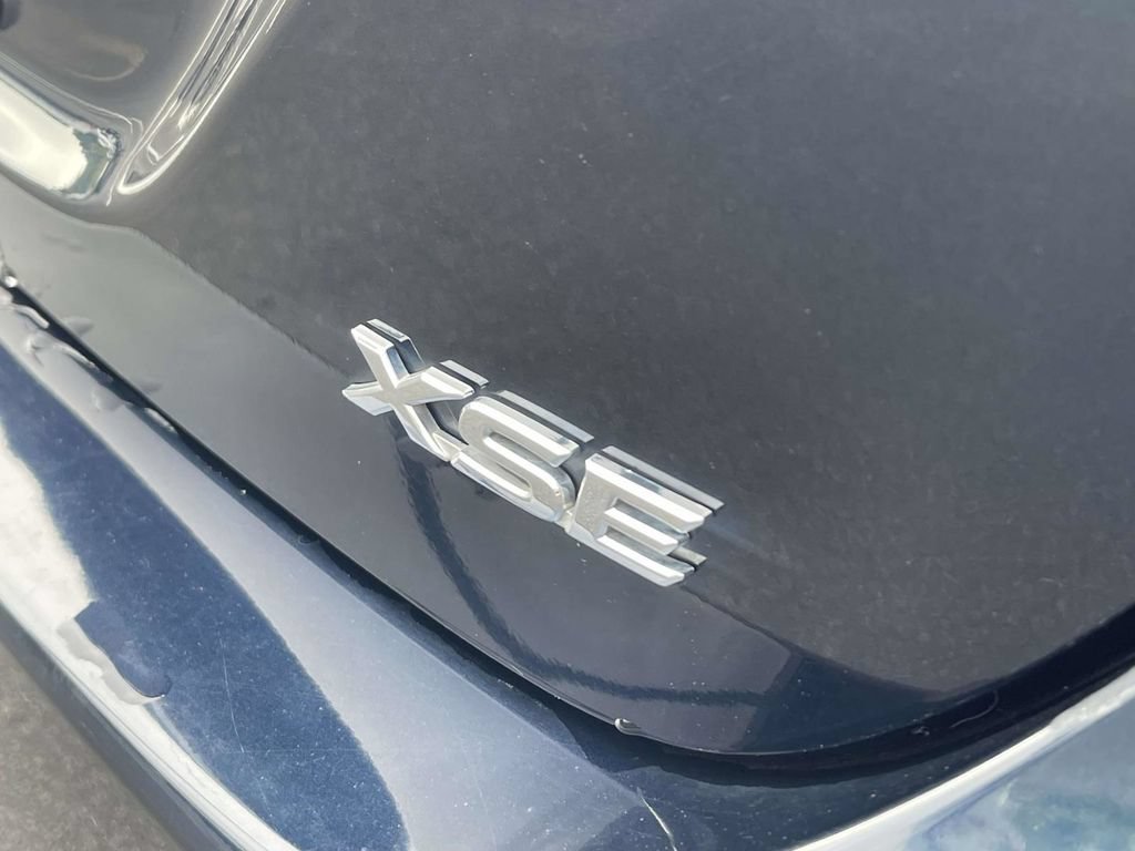Used 2020 Toyota Camry XSE FWD image 9