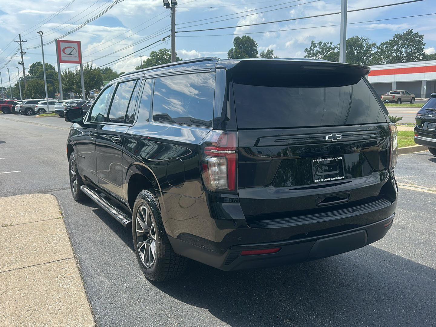 Used 2023 Chevrolet Suburban Z71 w/ Luxury Package AWD/4WD image 5