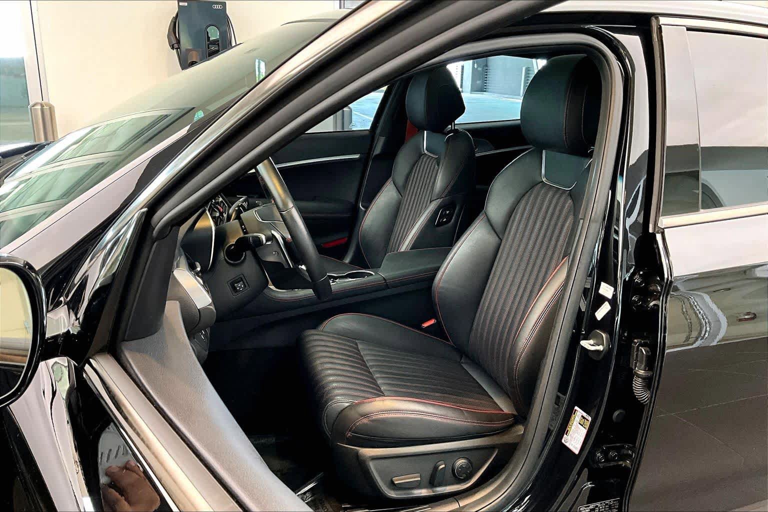 Used 2023 Genesis G70 2.0T w/ Sport Prestige Package RWD image 8