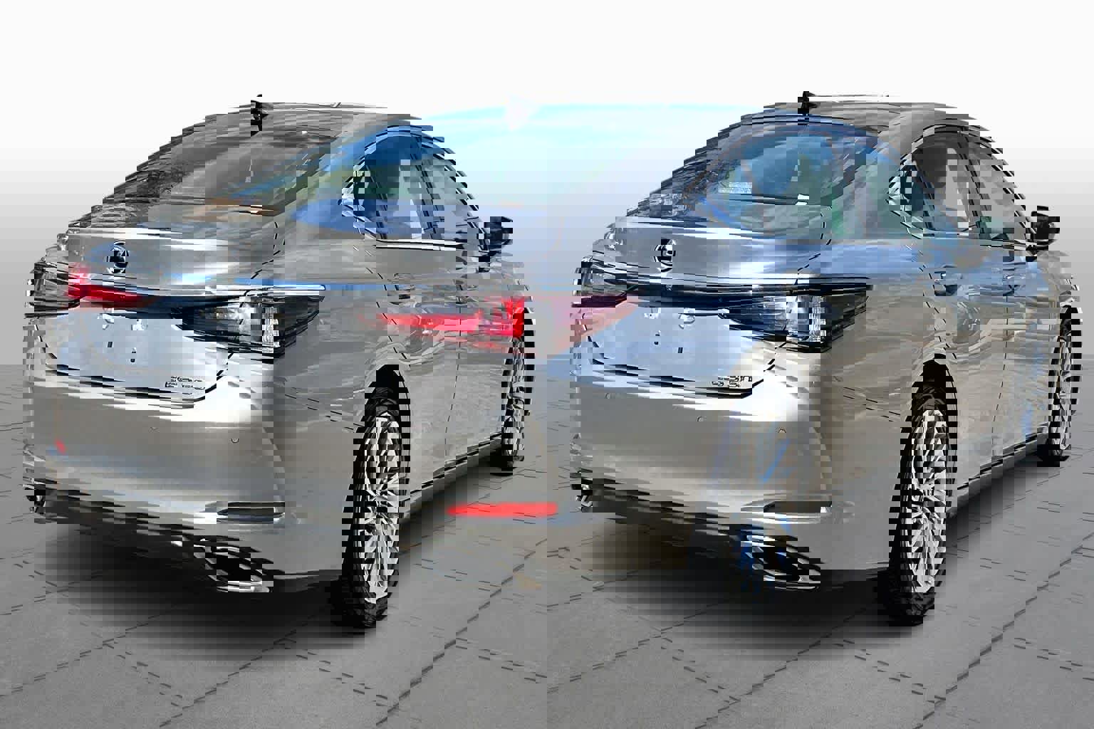 Used 2021 Lexus ES 350 Ultra Luxury w/ Accessory Package 2 image 13