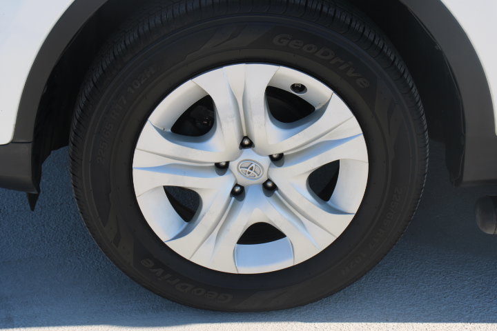 Used 2015 Toyota RAV4 LE FWD image 9