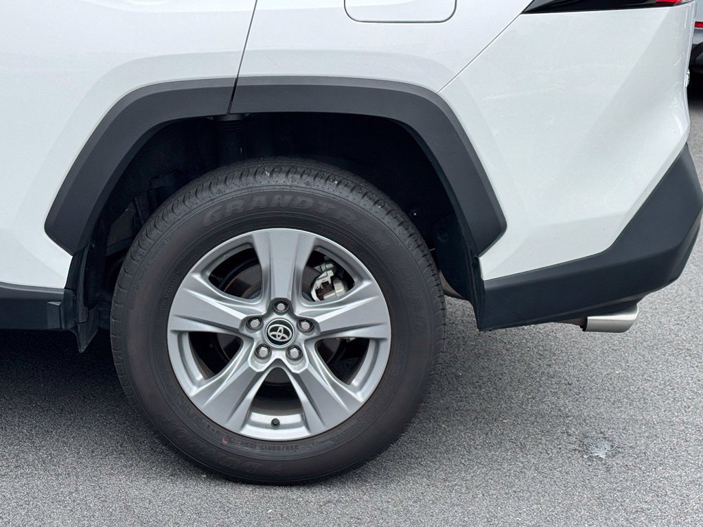 Used 2025 Toyota RAV4 XLE FWD image 31