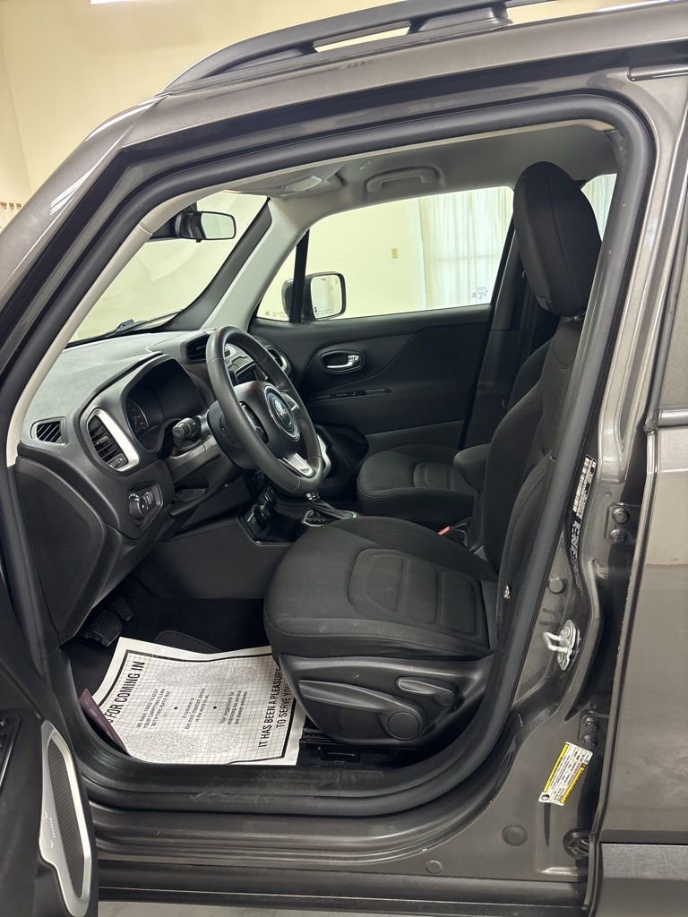 Used 2021 Jeep Renegade Latitude AWD/4WD image 9