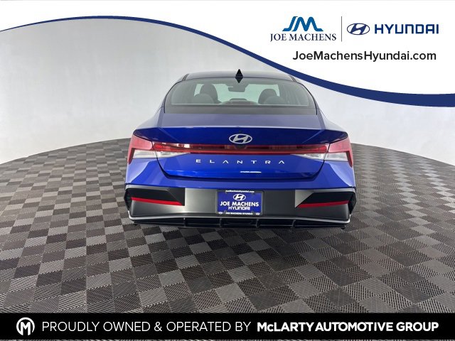 Used 2024 Hyundai Elantra SEL w/ Convenience Package image 7