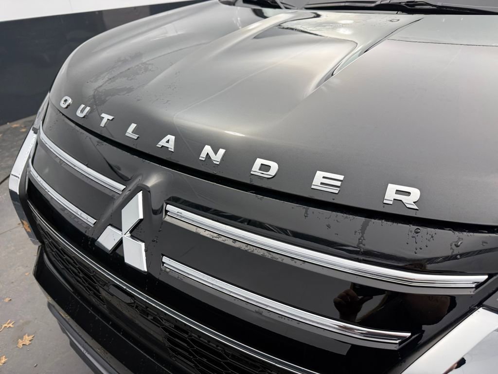 New 2026 Mitsubishi Outlander SE image 31