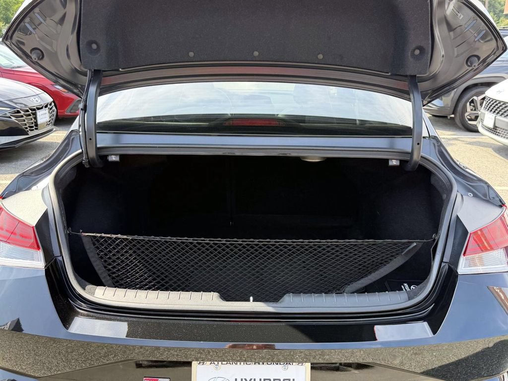 Used 2023 Hyundai Elantra Limited w/ Cargo Package FWD image 7
