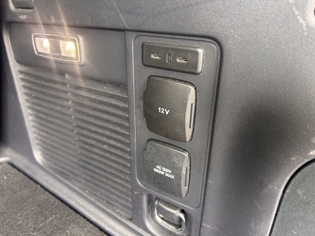 Used 2025 Ford Expedition Active AWD/4WD image 18
