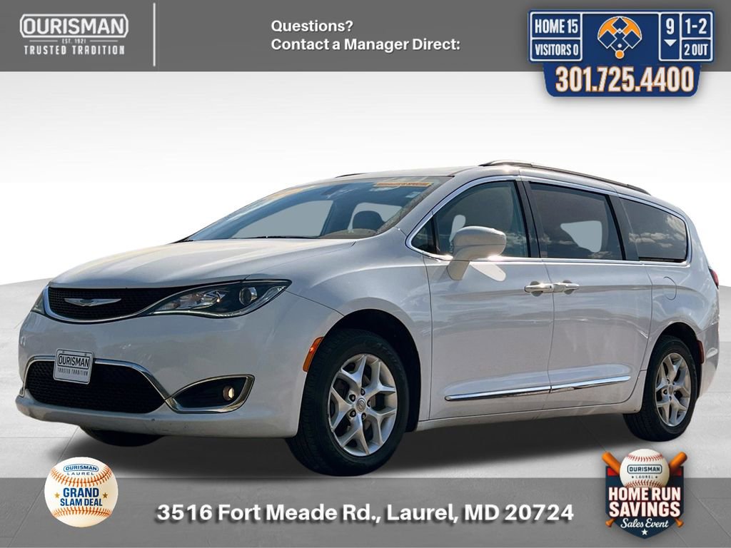 Used 2017 Chrysler Pacifica Touring-L w/ Tire & Wheel Group image 4