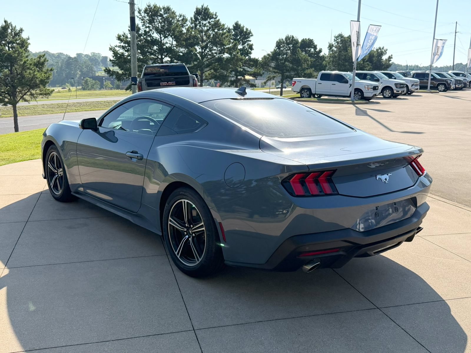 Used 2025 Ford Mustang Coupe RWD image 4