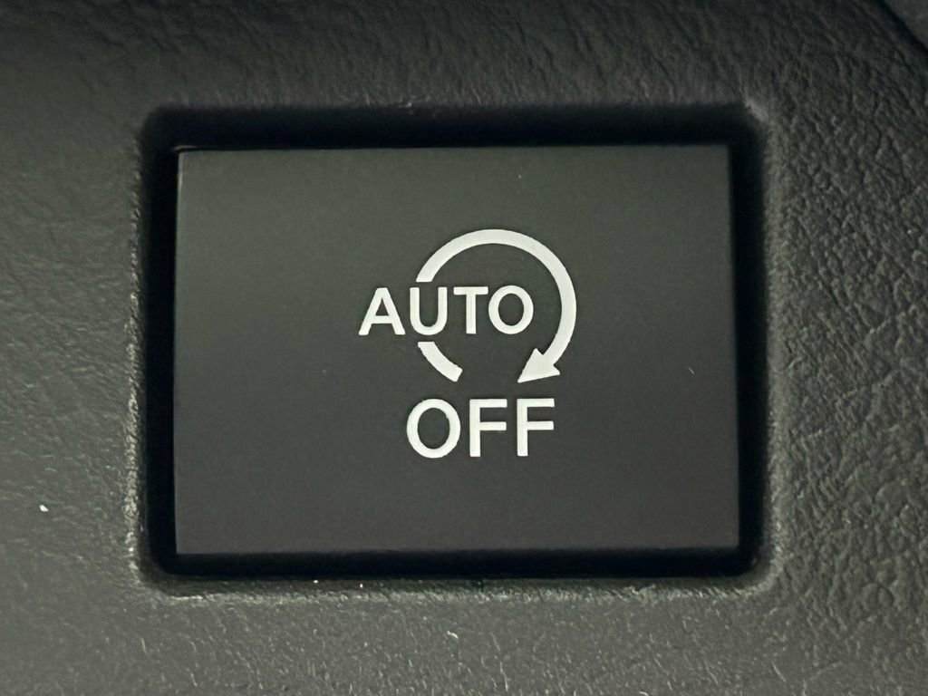 Used 2025 Nissan Frontier PRO-4X image 24