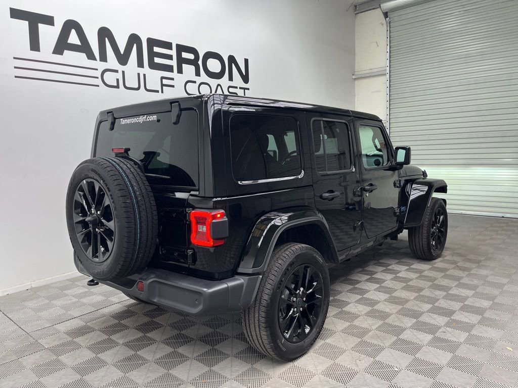 Used 2025 Jeep Wrangler Unlimited Sahara w/ Safety Group AWD/4WD image 7