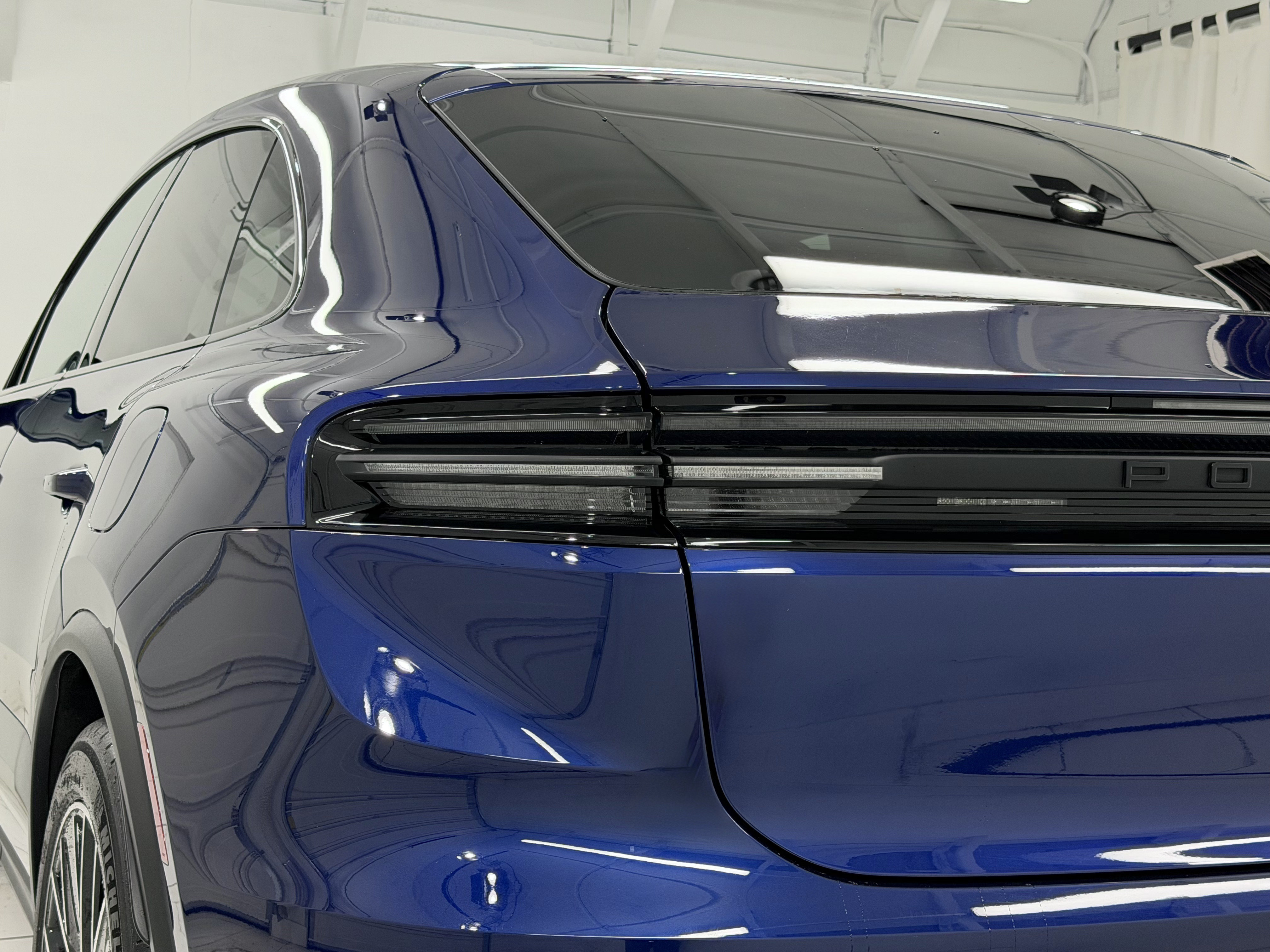 Certified 2025 Porsche Macan 4 Electric AWD/4WD image 18