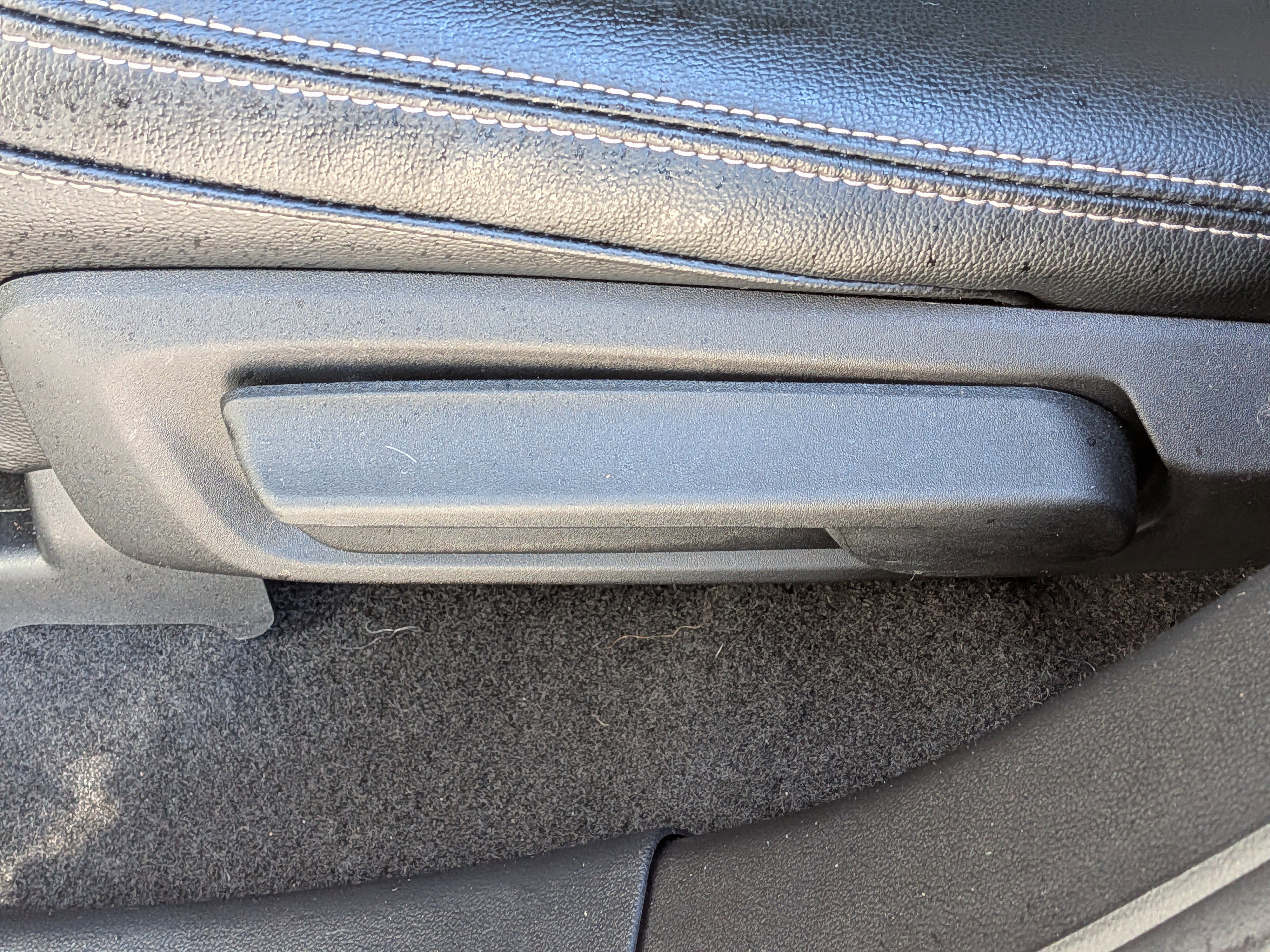 Used 2022 Ford Escape Titanium w/ Titanium Premium Package image 17