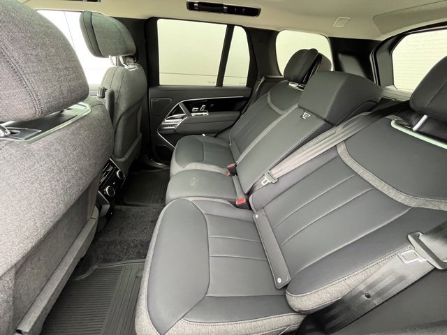 New 2025 Land Rover Range Rover SE image 3