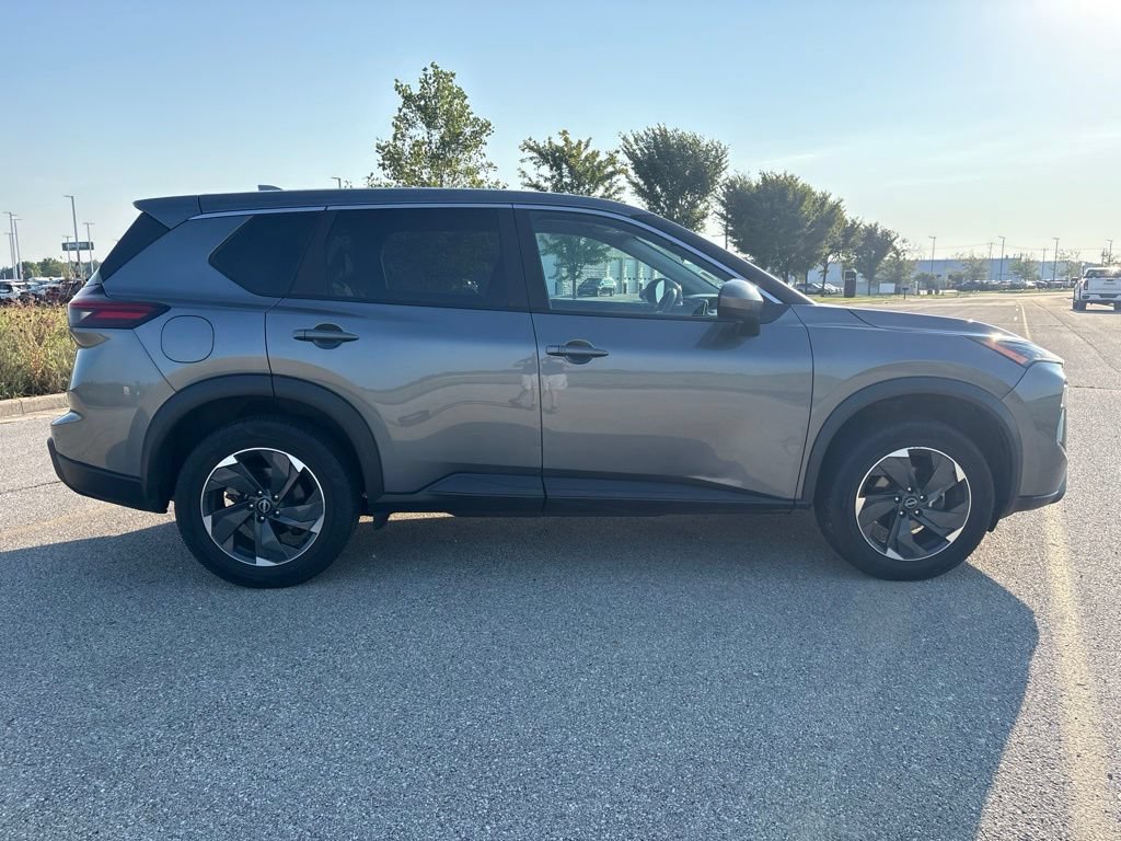 Used 2024 Nissan Rogue SV AWD/4WD image 16