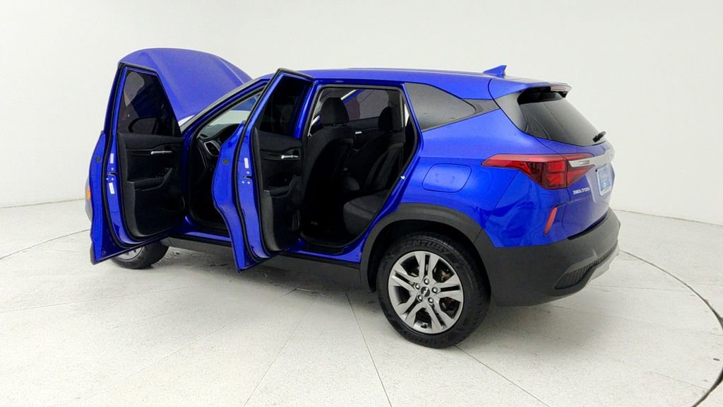 Used 2023 Kia Seltos LX image 11