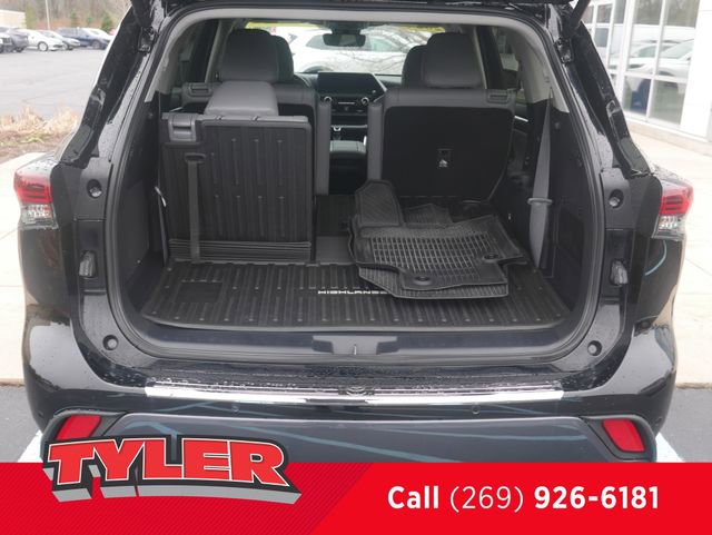 Used 2024 Toyota Highlander Limited AWD/4WD image 17