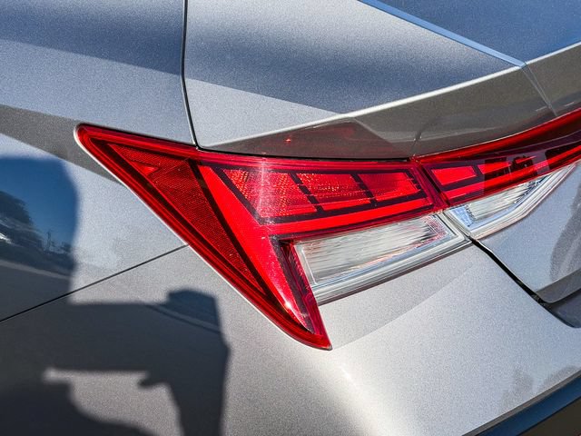 Used 2025 Hyundai Elantra SEL FWD image 12