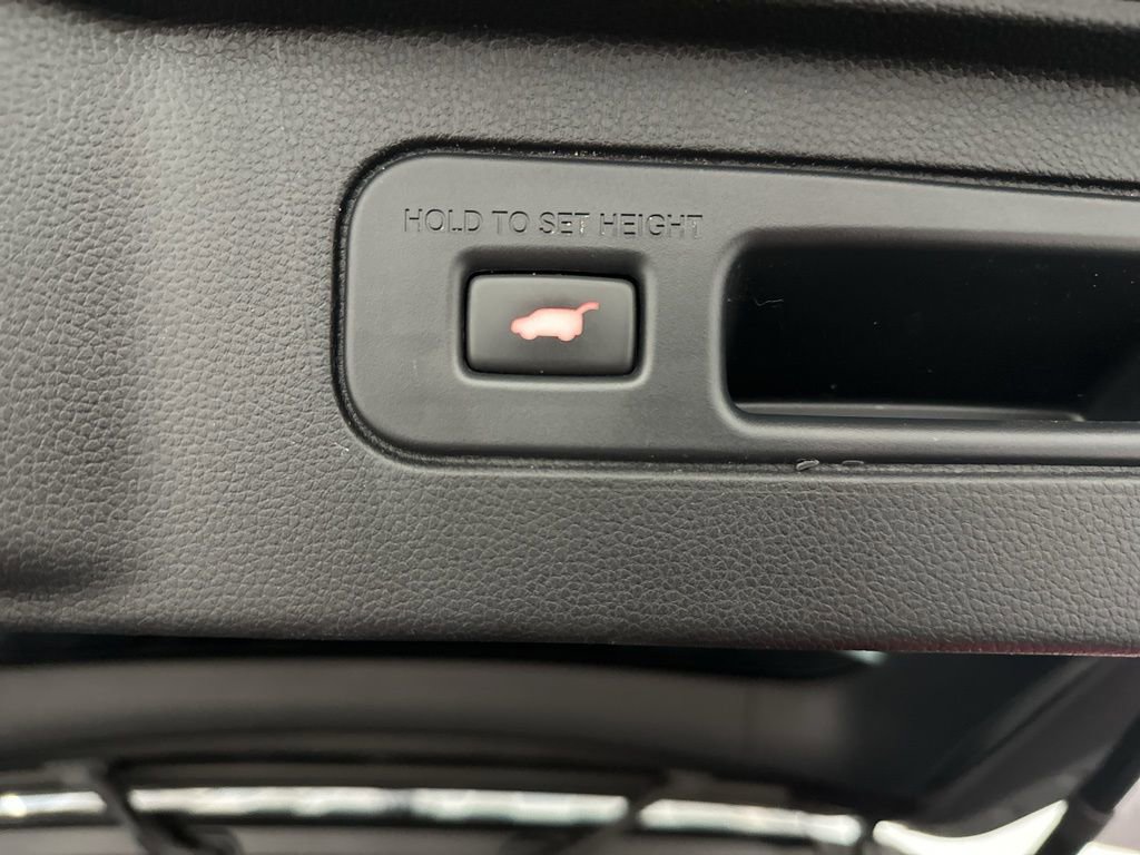 Used 2025 Honda Pilot Black Edition image 39