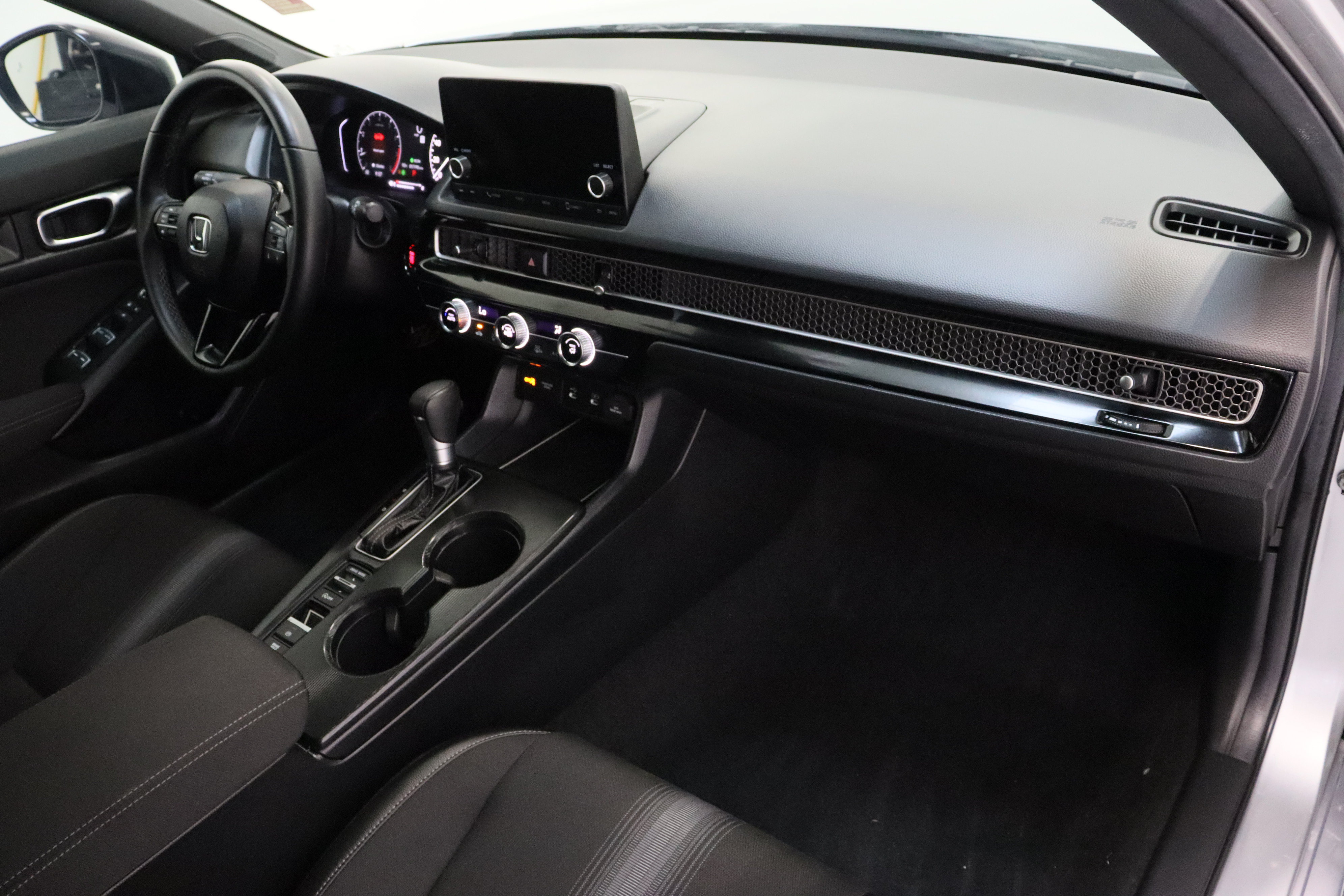 Used 2025 Honda Civic Sport image 34