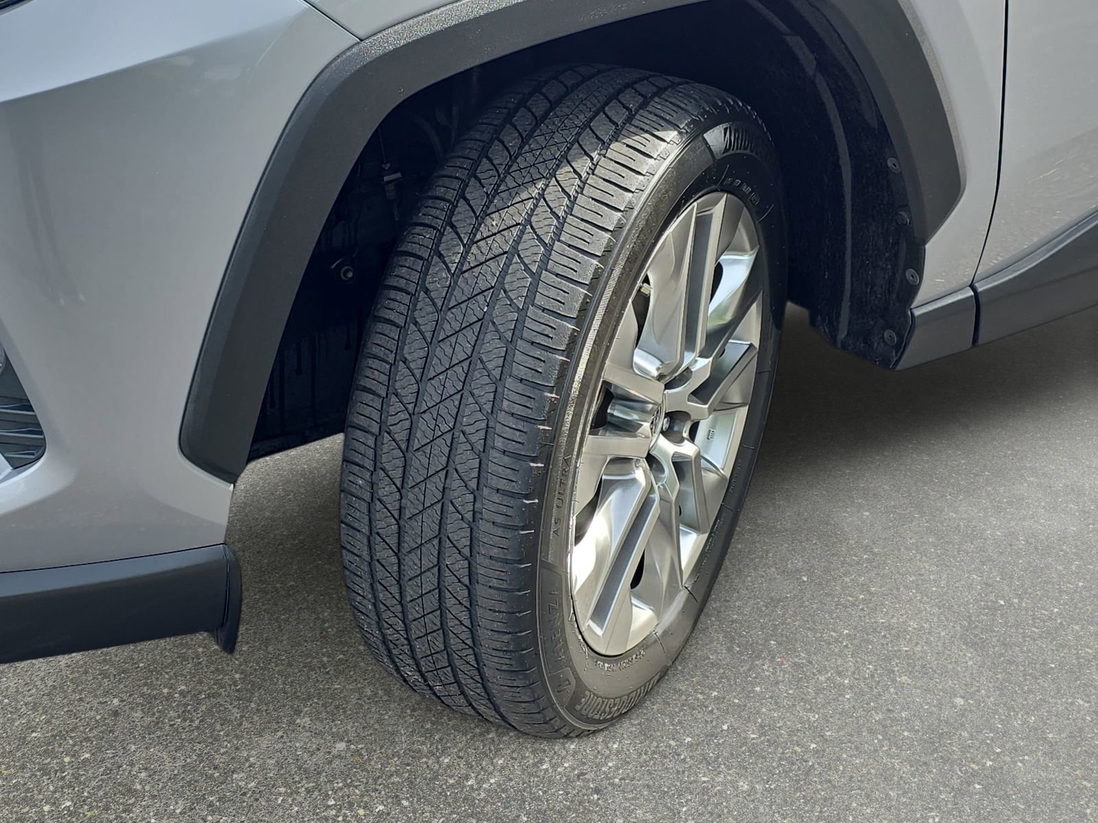 Used 2020 Toyota RAV4 Limited image 32