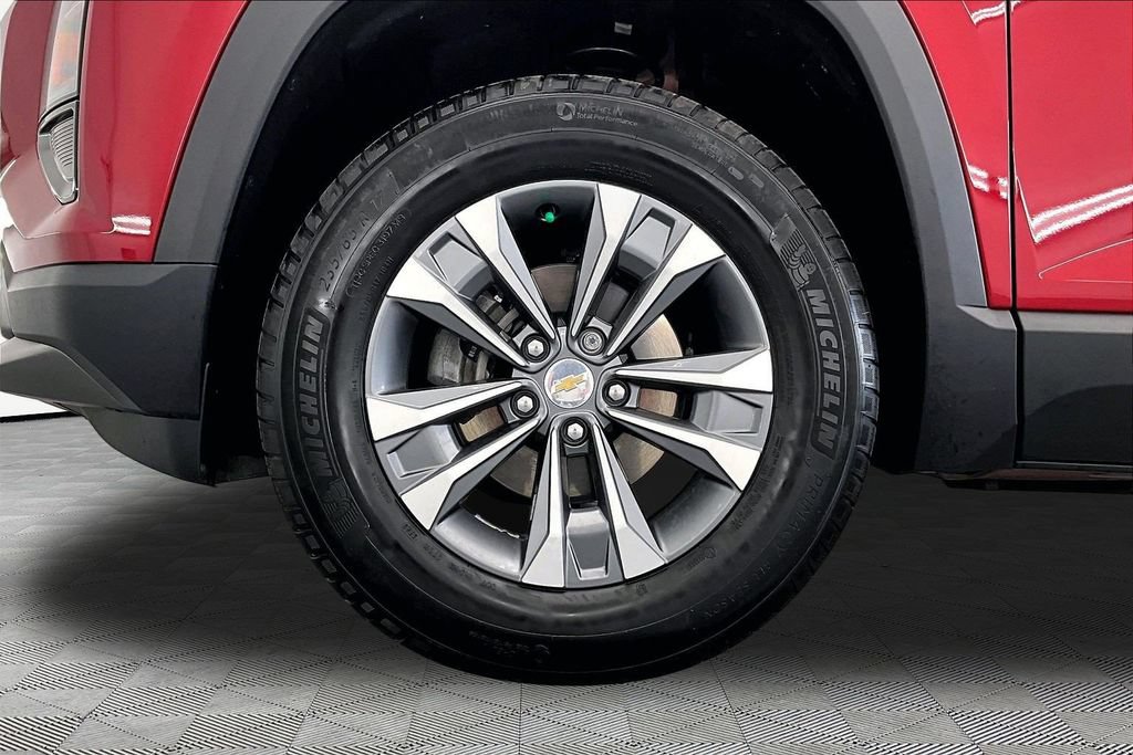 Used 2026 Chevrolet Equinox LT AWD/4WD image 9
