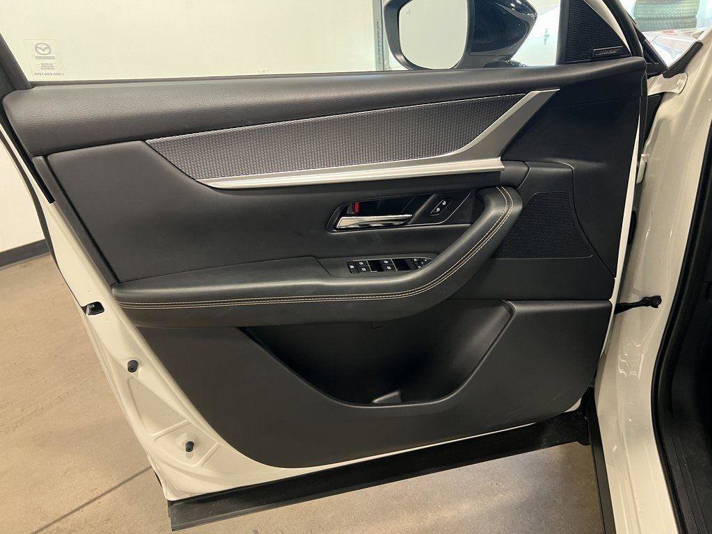 Used 2025 MAZDA CX-70 Plug-In Hybrid w/ Premium Pkg image 26