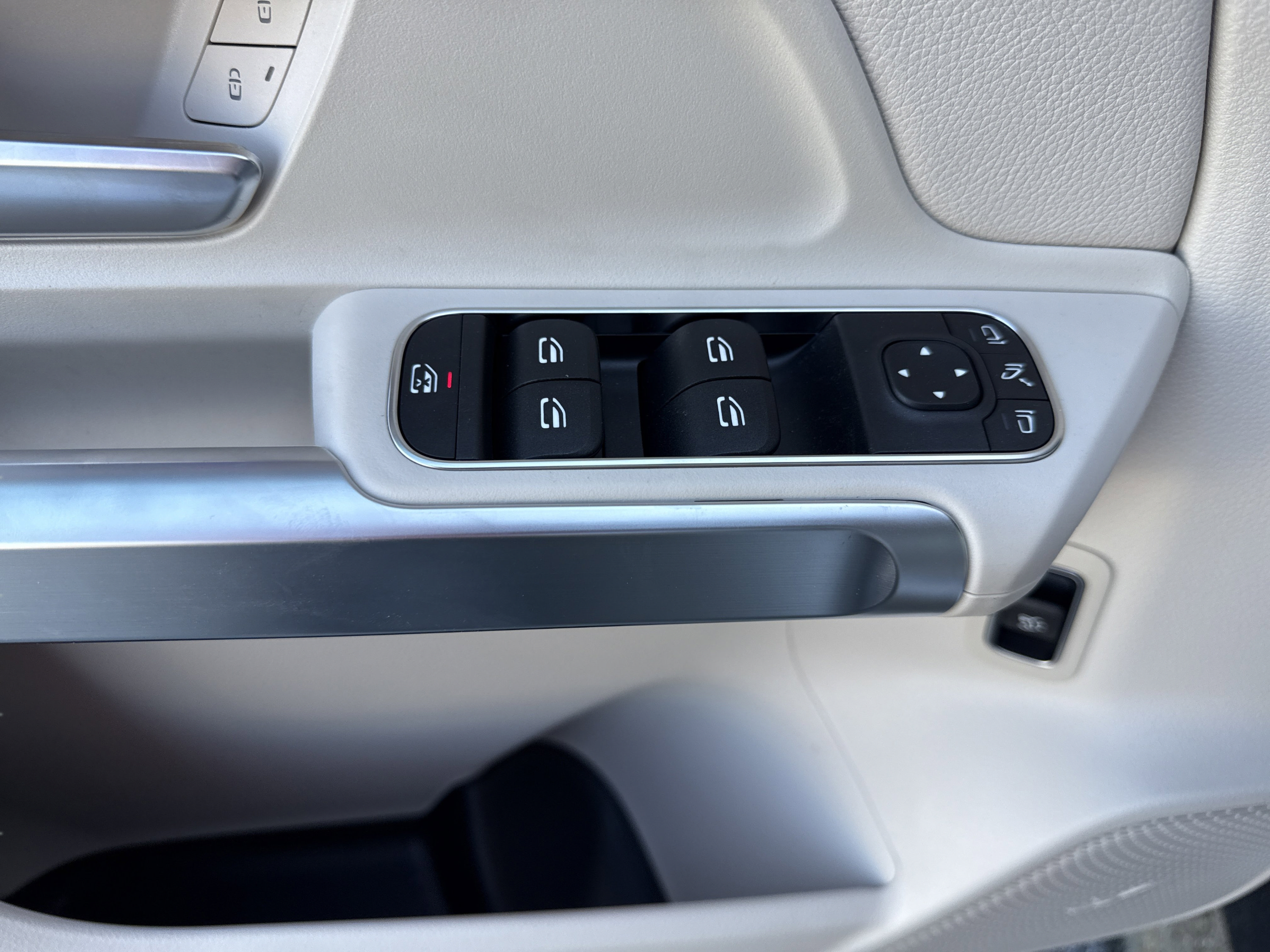 New 2026 Mercedes-Benz GLB 250 image 33