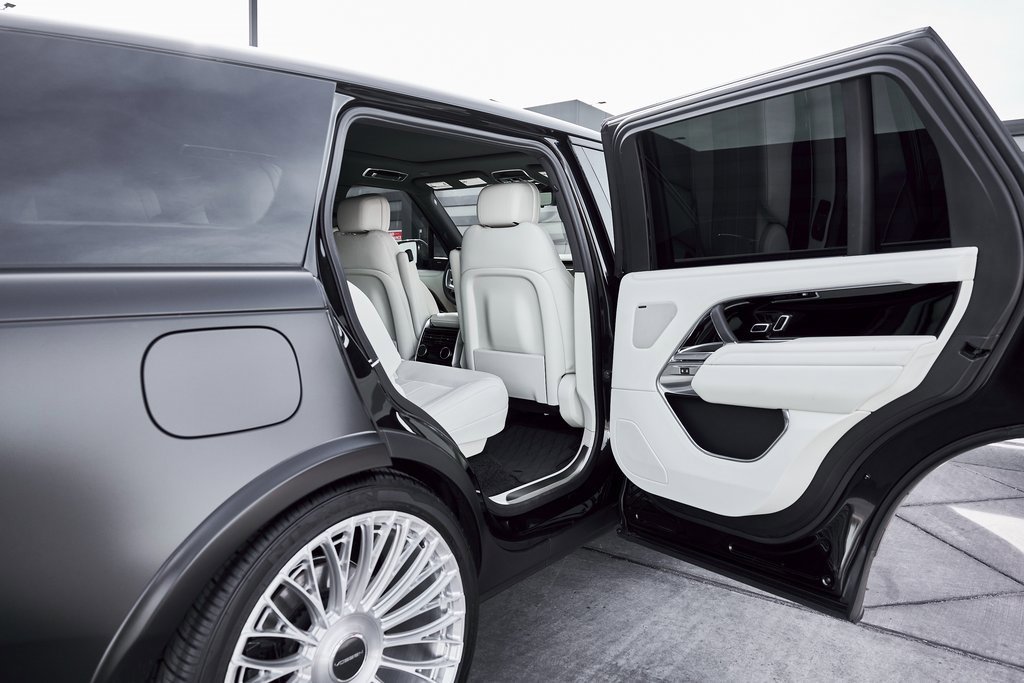 Used 2024 Land Rover Range Rover Long Wheelbase SE image 33