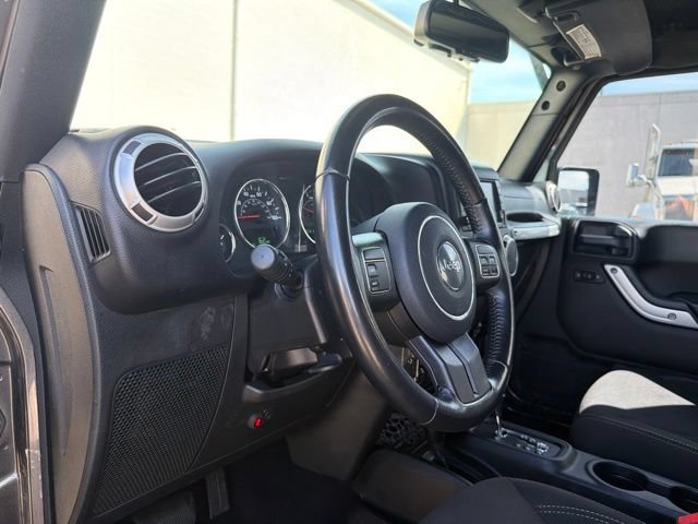 Used 2018 Jeep Wrangler Unlimited Sahara AWD/4WD image 13