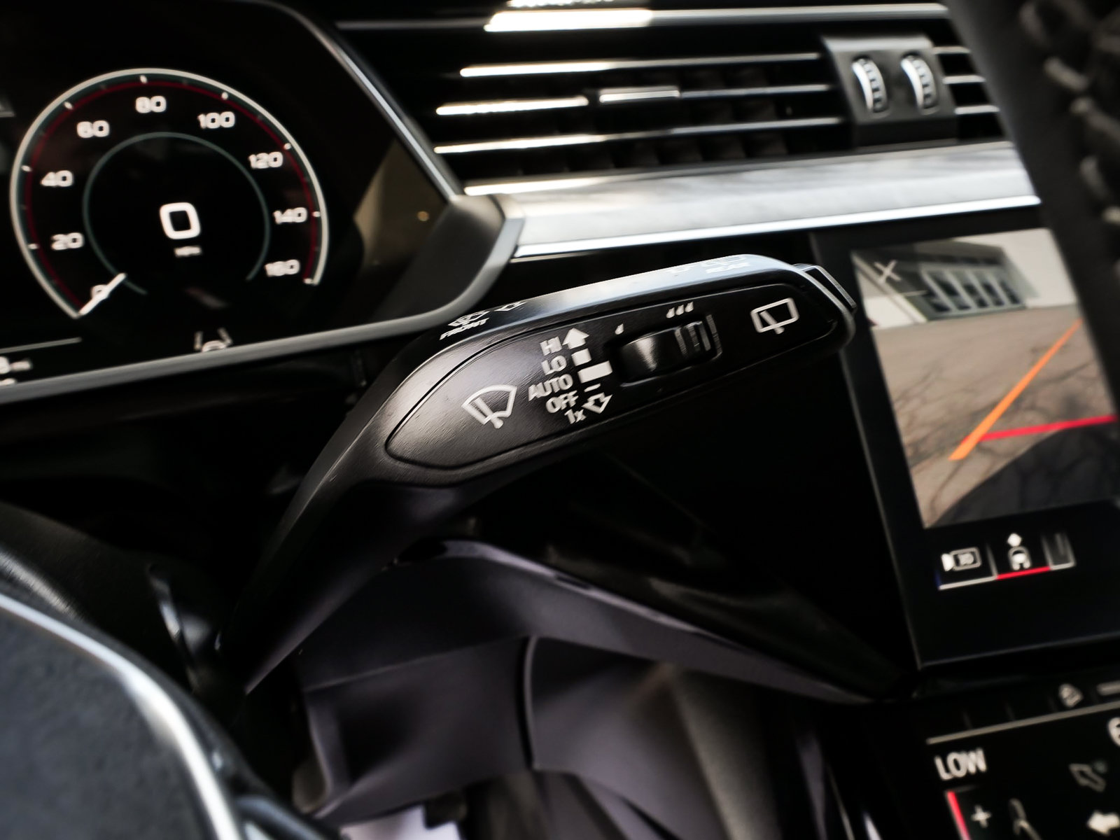 Used 2024 Audi Q8 e-tron Premium Plus w/ Premium Plus Package AWD/4WD image 25