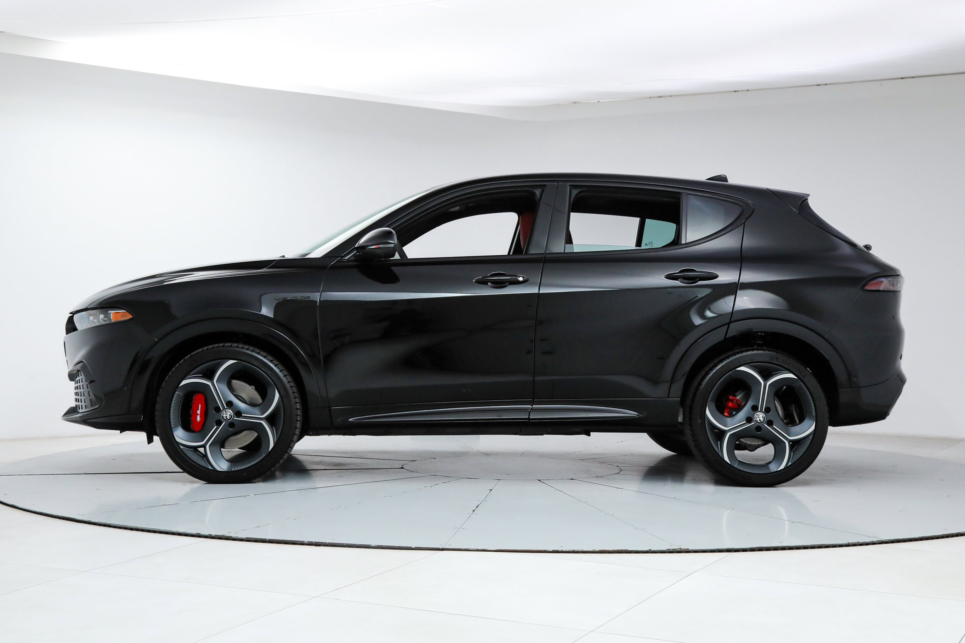 New 2026 Alfa Romeo Tonale Veloce w/ Quick Order Package 23H Volce image 2