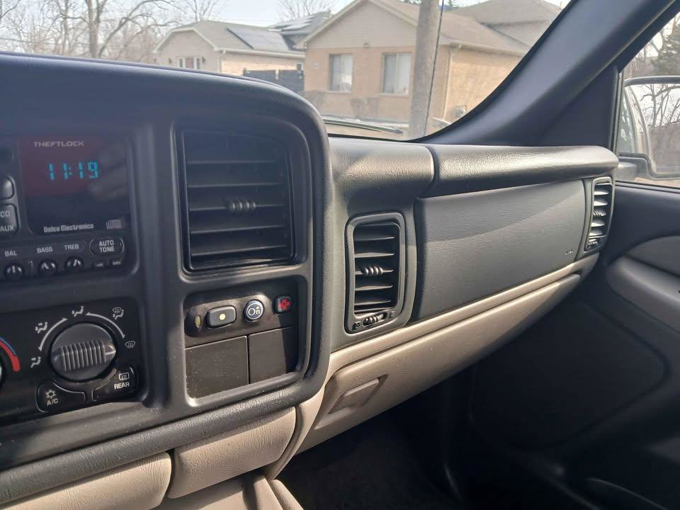 Used 2001 Chevrolet Tahoe LS w/ LS Preferred Equipment Group image 9