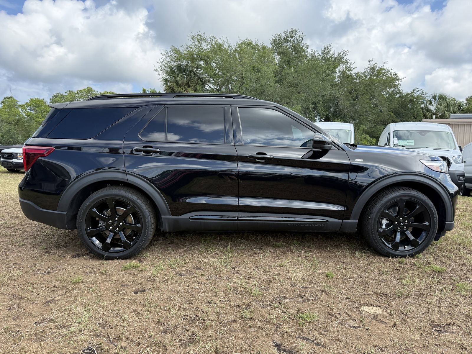 Certified 2023 Ford Explorer ST-Line w/ Class IV Trailer Tow Package RWD image 3