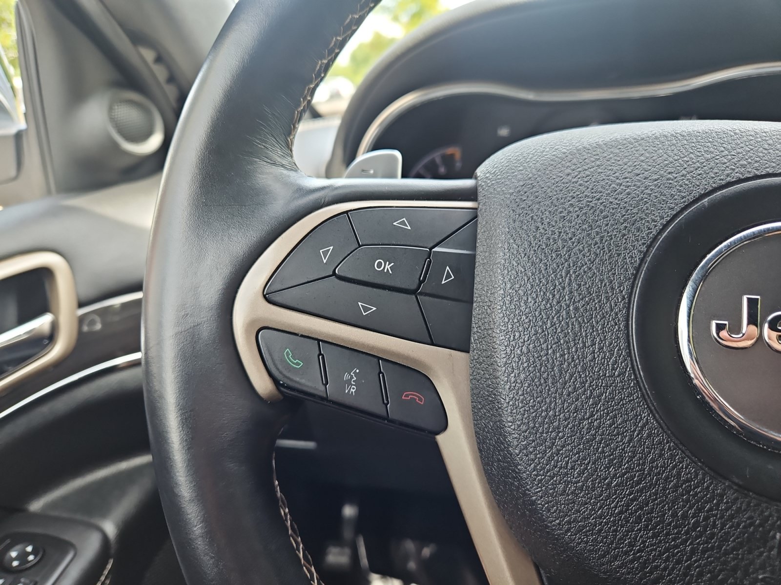 Used 2014 Jeep Grand Cherokee Overland AWD/4WD image 30