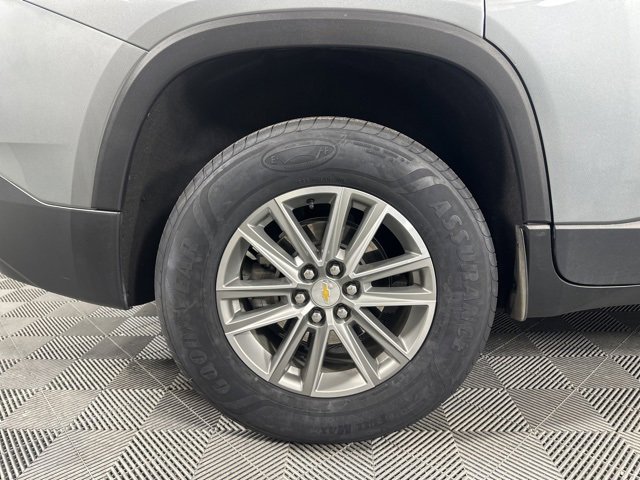 Used 2023 Chevrolet Traverse LT w/ Rear Camera Mirror Package image 10