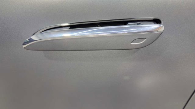 Used 2022 Mercedes-Benz EQS 580 4MATIC Sedan image 11