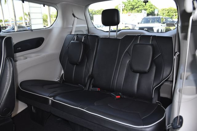 Used 2023 Chrysler Pacifica Limited FWD image 24